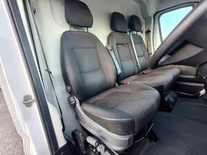 Photo 8 of this Citroen Relay