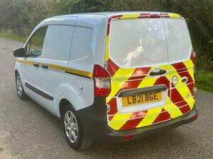 Photo 3 of this Ford Transit Courier