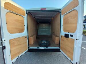 Photo 32 of this Citroen Relay