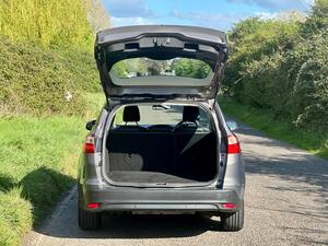 Photo 4 of this Ford Focus