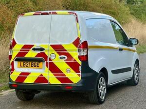 Photo 5 of this Ford Transit Courier