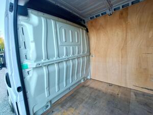 Photo 30 of this Citroen Relay