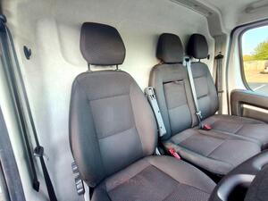 Photo 7 of this Citroen Relay