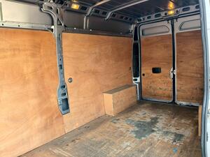 Photo 36 of this Citroen Relay