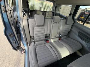 Photo 20 of this Ford Grand Tourneo Connect