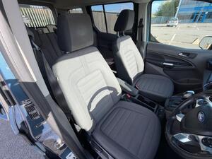 Photo 48 of this Ford Grand Tourneo Connect