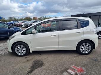 2014 fit auto hybrid low miles petrol ulez 1.3 5dr 39 photos  fit auto hybrid low miles petrol ulez 1.3... photo