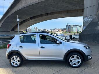 Dacia Sandero Stepway Hatchback 1.5 dCi Laureate Euro 5 5dr