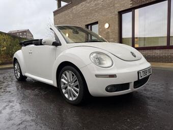 2009 Volkswagen Beetle 2.0 S Cabriolet Auto Euro 4 2dr 35 Photos photo