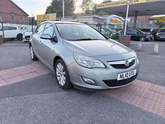 Vauxhall Astra Hatchback 1.6 16v Exclusiv Euro 5 5dr