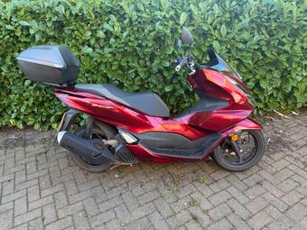 2022 pcx125 cvt v-belt euro 5 125cc 14 photos  pcx125 cvt v-belt euro 5 125cc ulez new mot just serviced... photo