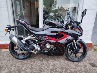 QJMotor SRK 125 R Super Sports 125 Sports Euro 5