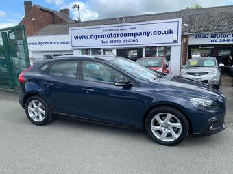 Volvo V40 Cross Country Hatchback 1.6 D2 Lux Euro 5 (s/s) 5dr