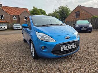 2012 POPULAR CITY CAR FEATURES A 1.2 LITRE PETROL ENGINE AND COMES IN THE... photo