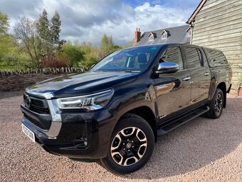 Toyota Hilux Pickup 2.4 D-4D Invincible 4WD Euro 6 (s/s) 4dr