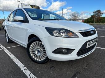 2011 Ford Focus 1.6 Titanium Hatchback 5dr Petrol Automatic (184 g/km, 99 bhp) 100 Photos photo