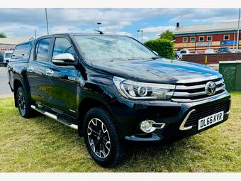 Toyota Hilux Pickup 2.4 D-4D Invincible X Auto 4WD Euro 6 4dr (TSS)