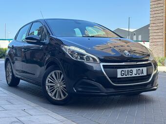 Peugeot 208 Hatchback 1.2 PureTech Signature Euro 6 (s/s) 5dr