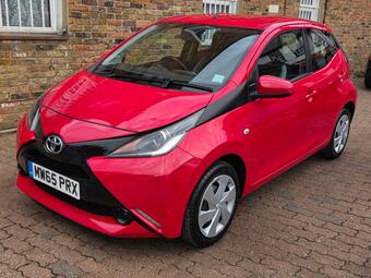 Toyota AYGO Hatchback 1.0 VVT-i x-play Euro 5 5dr Euro 5