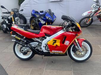 Suzuki RGV250 Super Sports