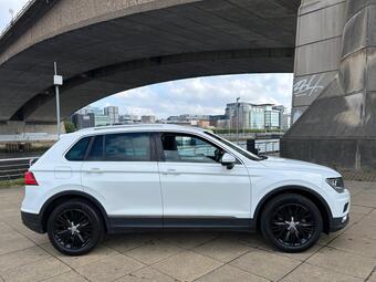 Volkswagen Tiguan SUV 2.0 TDI BlueMotion Tech SE Navigation Euro 6 (s/s) 5dr