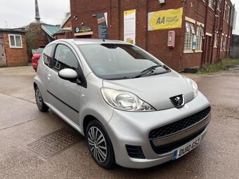 2010 Peugeot 107 1.0 12V Urban 2 Tronic Euro 4 3dr 23 Photos photo