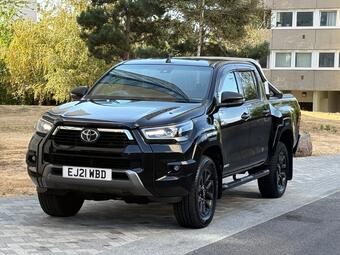Toyota Hilux Pickup 2.8 D-4D Invincible X Auto 4WD Euro 6 (s/s) 4dr