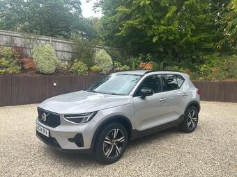 Volvo XC40 SUV 2.0 B3 MHEV Plus Dark DCT Auto Euro 6 (s/s) 5dr