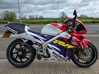 Honda RVF400 Super Sports
