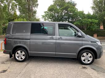 Volkswagen Transporter Combi Van 2.0 TDI T32 Highline Kombi DSG FWD SWB Euro 6 (s/s) 5dr