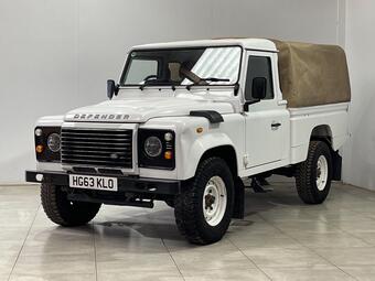 Land Rover Defender 110 Pickup 2.2 TDCi 4WD MWB Euro 5 2dr (High Capacity)