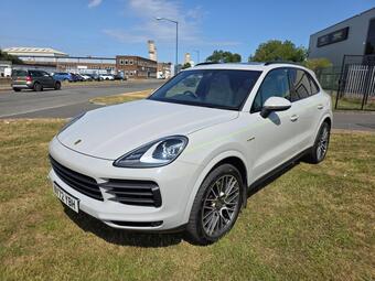 Porsche Cayenne SUV 3.0 V6 E-Hybrid 17.9kWh Platinum Edition TiptronicS 4WD Euro 6 (s/s) 5dr (3.6kW Charger)