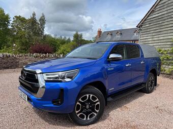 Toyota Hilux Pickup 2.4 D-4D Invincible Auto 4WD Euro 6 (s/s) 4dr
