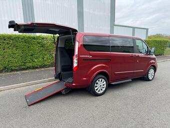 Ford Tourneo Custom Minibus 2.0 320 EcoBlue Titanium Auto L1 Euro 6 (s/s) 5dr