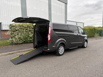 Ford Tourneo Custom Minibus 2.0 320 EcoBlue Titanium Auto L2 Euro 6 (s/s) 5dr