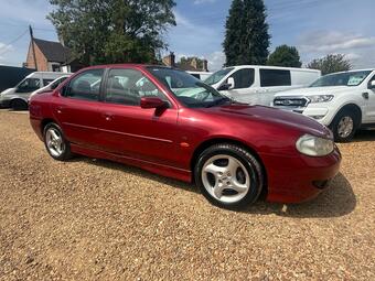 Ford Mondeo Saloon 2.5 ST-24 4dr
