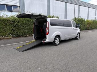 Ford Tourneo Custom Minibus 2.0 310 EcoBlue Titanium Auto L2 Euro 6 (s/s) 5dr