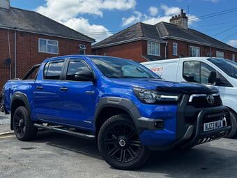 Toyota Hilux Pickup 2.8 D-4D Invincible X Auto 4WD Euro 6 (s/s) 4dr