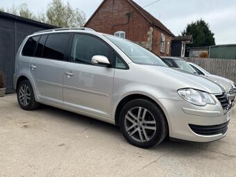 2008 TOURAN 2.0 TDI SE MPV 5DR DIESEL DSG 7 SEATS 172 G KM,... photo