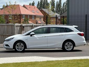 2018 Vauxhall Astra 1.6 CDTi BlueInjection Design Sports Tourer 5dr Diesel Manual Euro 6 (s/s) (136 ps) 10 Photos photo