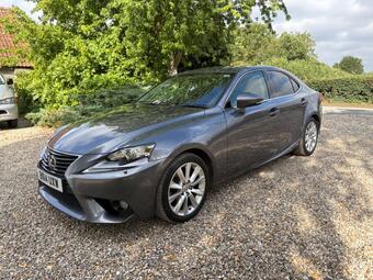 Lexus IS Saloon 2.5 300h Luxury E-CVT Euro 5 (s/s) 4dr