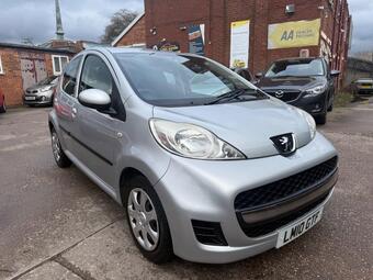 2010 Peugeot 107 1.0 12V Urban 2 Tronic Euro 4 5dr 23 Photos photo