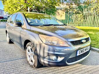 2010 POPULAR HATCHBACK IS EQUIPPED WITH A 1.6 LITRE DIESEL ENGINE, KNOWN FOR ITS... photo