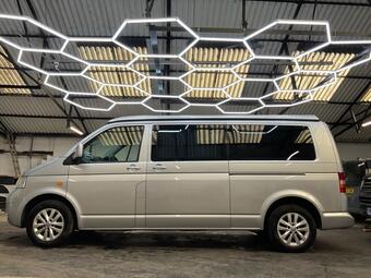 2007 VOLKSWAGEN TRANSPORTER SHUTTLE BOASTS A CLEAR VEHICLE HISTORY, OFFERING PEACE OF MIND FOR ITS... photo