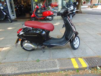 Piaggio Vespa Primavera 50 Moped 50 2T