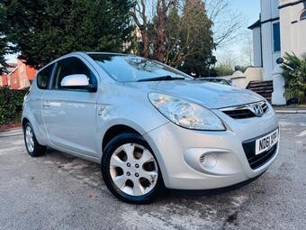 2011 I20 1.4 CRDI COMFORT HATCHBACK 3DR DIESEL MANUAL EURO 5 74 BHP 37... photo
