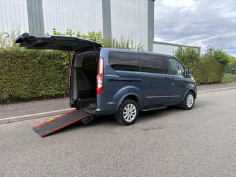 Ford Tourneo Custom Minibus 2.0 320 EcoBlue Titanium Auto L1 Euro 6 (s/s) 5dr