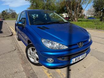 2006 206 1.6 SPORT TIPTRONIC 3DR 53 PHOTOS 1 VIDEO PEUGEOT 206 1.6 SPORT... photo