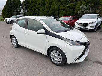 Toyota AYGO Hatchback 1.0 VVT-i x-play Euro 5 5dr Euro 5
