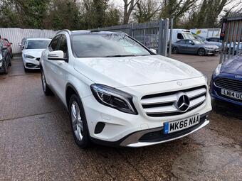 2016 Mercedes-Benz GLA 2.1 GLA200d Sport (Premium Plus) Euro 6 (s/s) 5dr 71 Photos photo